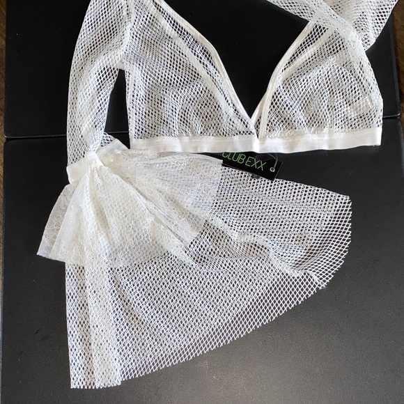 DK277-1-NWT- Dolls Kill ClubExx White Fishnet Bell Sleeve Top-XXL - Picture 3 of 5